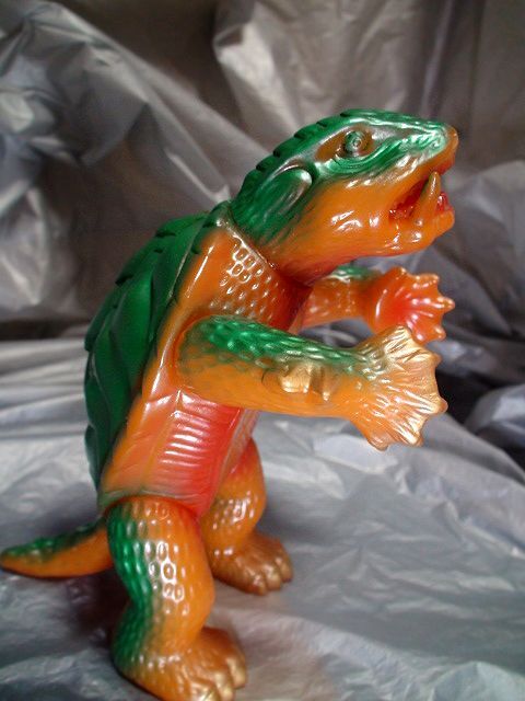 昭和ガメラ（日東復刻・マルサン）未開封ソフビフィギュア＋書籍