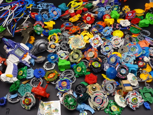 ベイブレードバースト 40個+ランチャー等 引退 まとめ売り