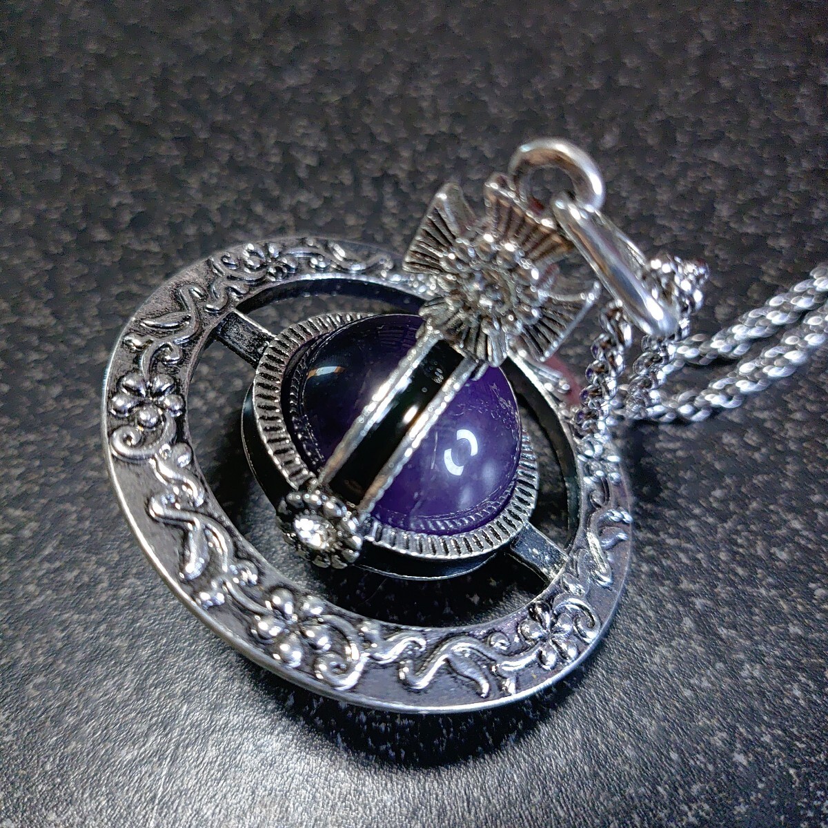 ヴィヴィアン オーナメンタル ブローチ ヴィヴィアンウエストウッド