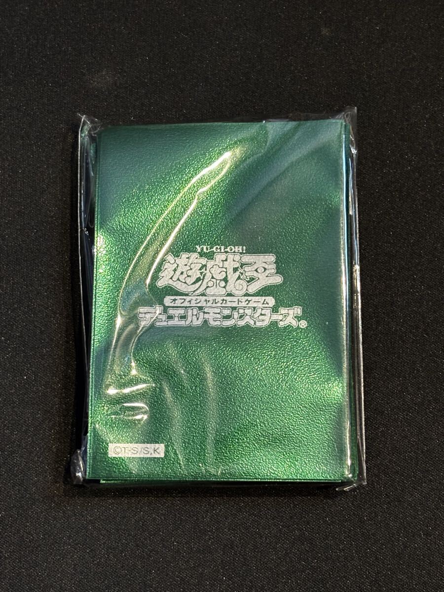 遊戯王 初期ロゴ メタリックグリーン 緑 公式 スリーブ 50枚 未開封