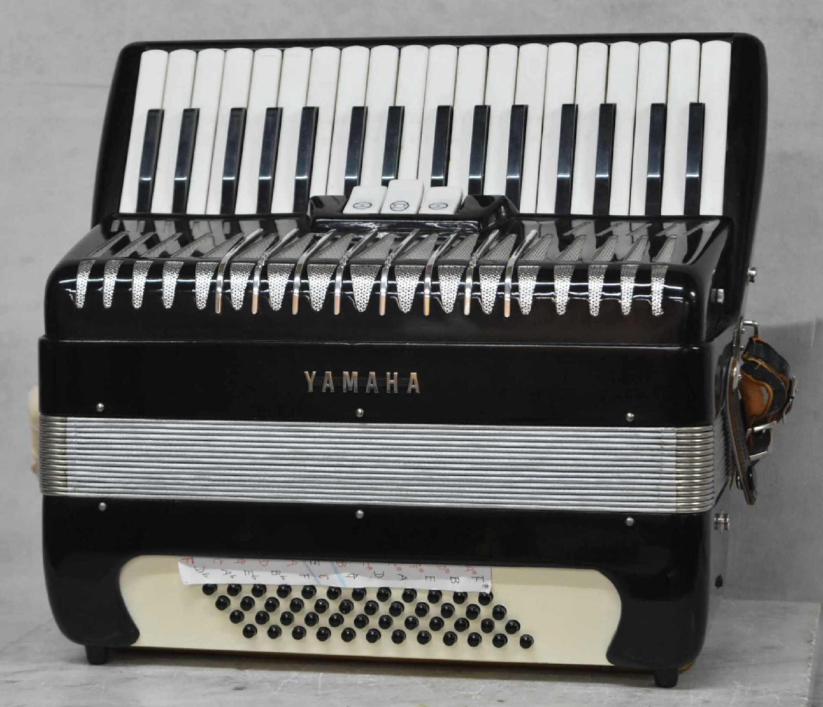 YAMAHA アコーディオン 黒/白 34鍵 80DS YAMAHA アコーディオン 黒/白