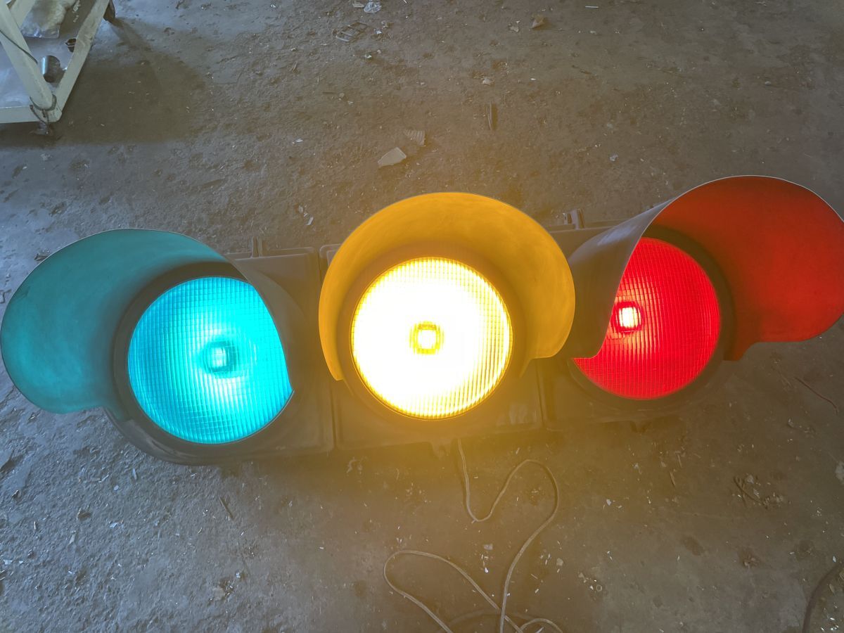 Yahoo!オークション -「信号機 本物」(住まい、インテリア) の落札相場