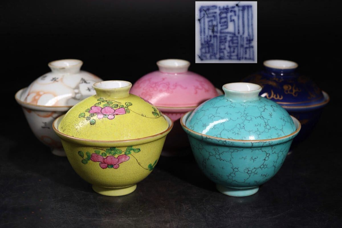 乾隆年製款、花鳥花紋扁瓶一对、二つ、箱付き 乾隆年製款、花鳥花紋扁