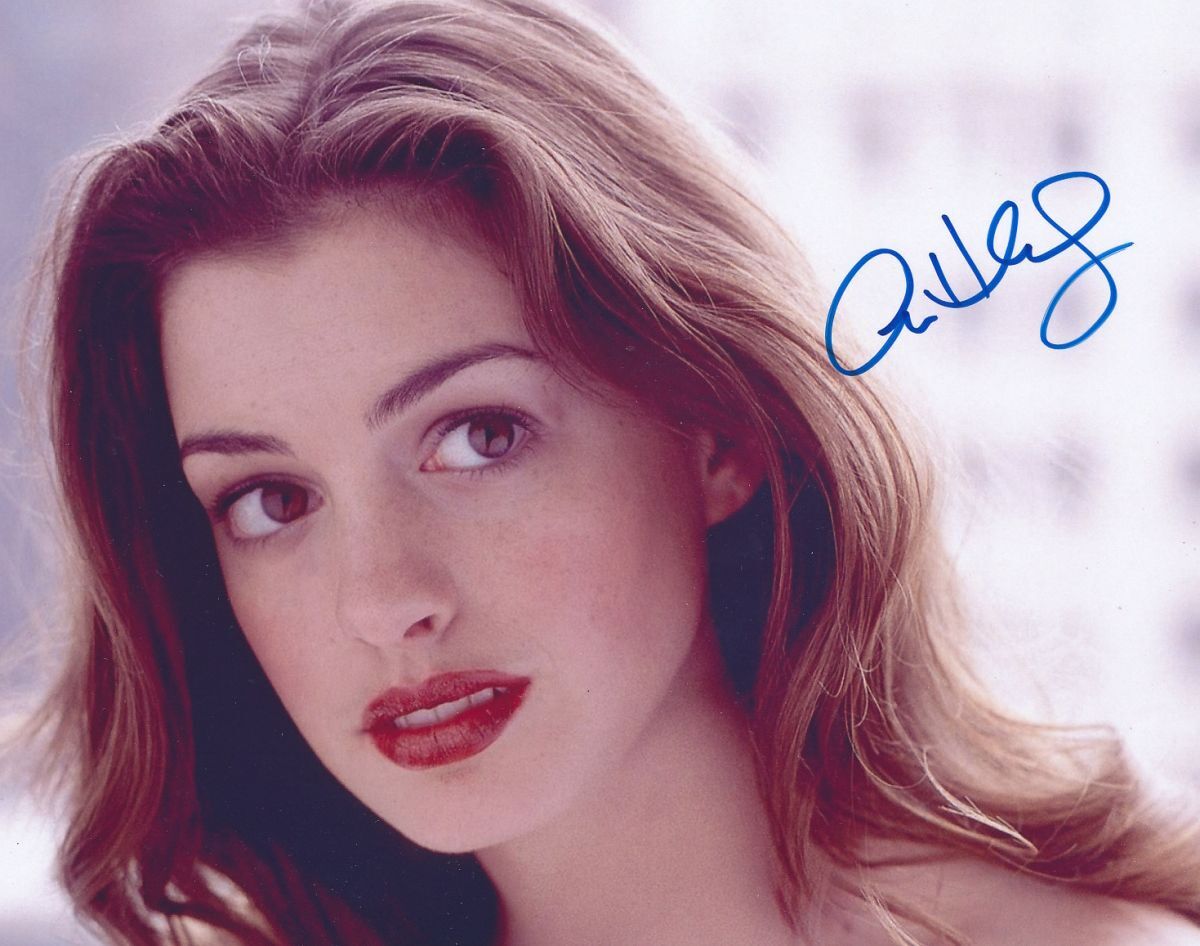 Yahoo!オークション -「アンハサウェイ直筆サイン」(タレントグッズ