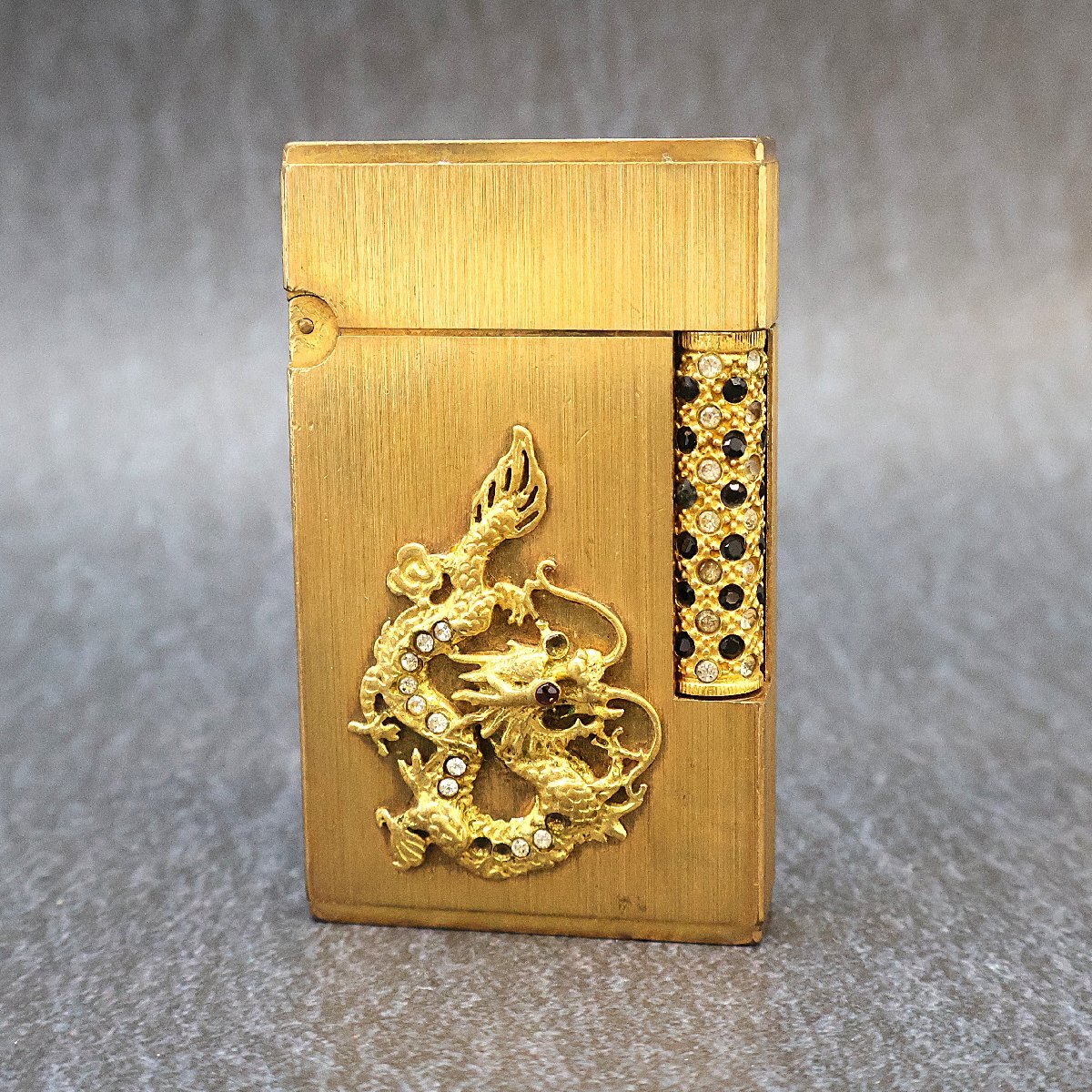 ドラゴン装飾のデュポンライター ドラゴン | S.T. Dupont Official