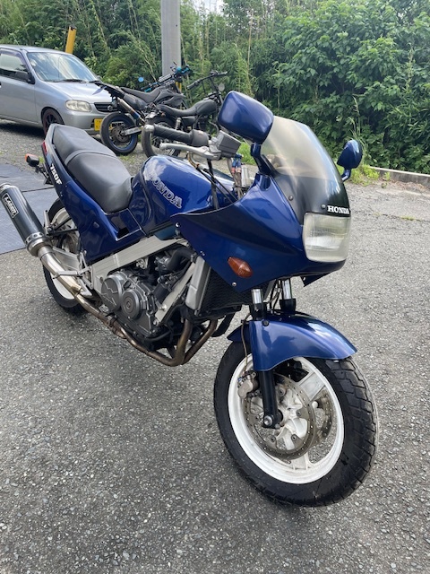 ホンダ VF750F タンク 青/白 ホンダ VF750F タンク 青/白 VF750F」の