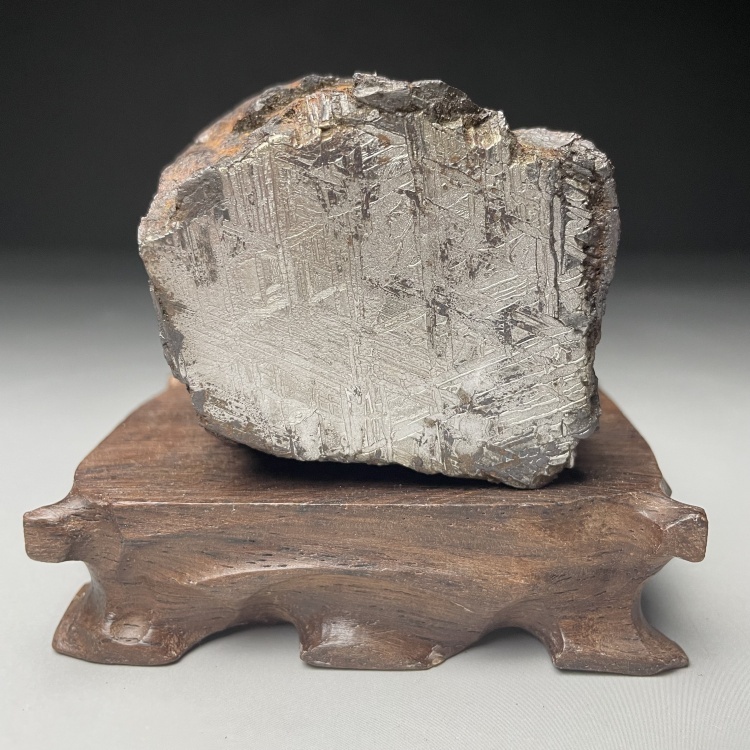 隕石 鉄隕石 アルタイ隕石 原皮付き 原石 重さ約105g 隕石 鉄隕石