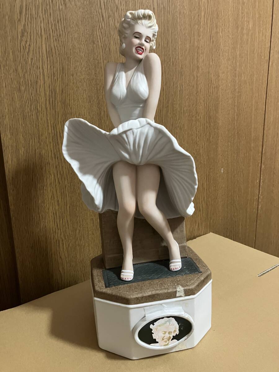 Yahoo!オークション -「マリリンモンロー 陶器ボトル」の落札相場