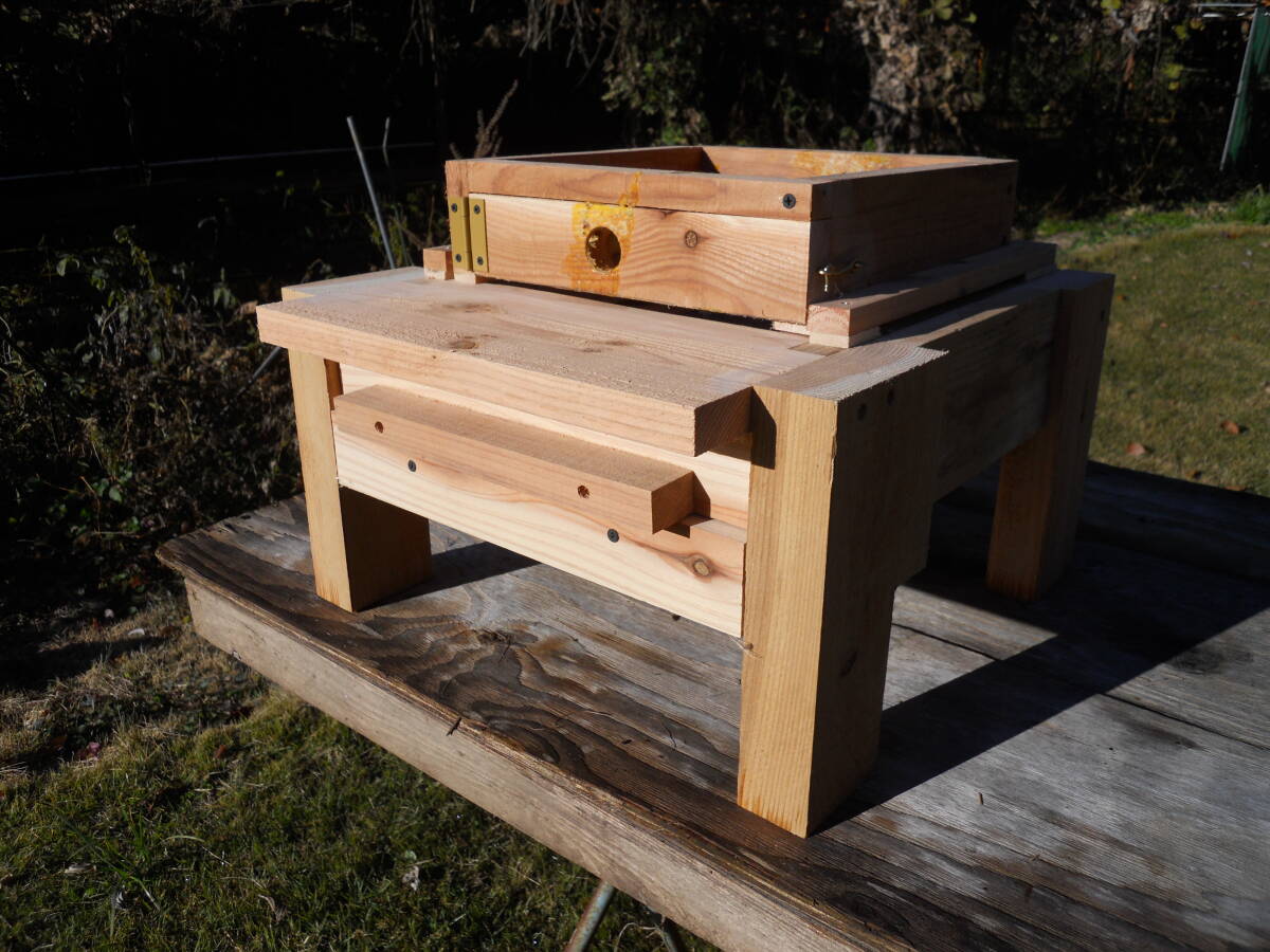 重箱式巣箱台 4台 290ミリ用 ニホンミツバチ 鉄製台｜Yahoo!フリマ