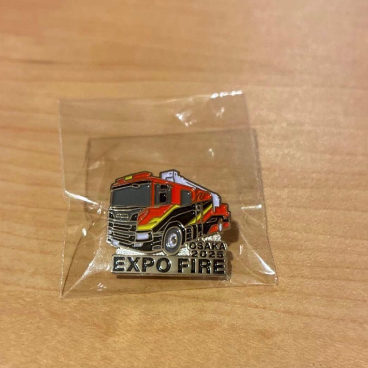 大阪万博 限定 EXPO FIRE 消防車ピンバッジ 2個セット 万博消防 消防車
