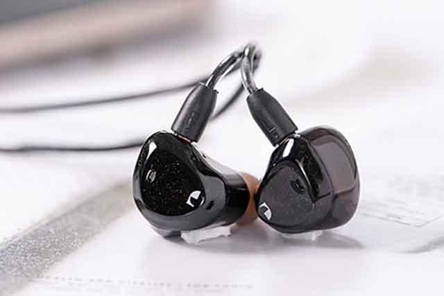 有線でも使えるNakamichiの完全ワイヤレスイヤフォン - AV Watch