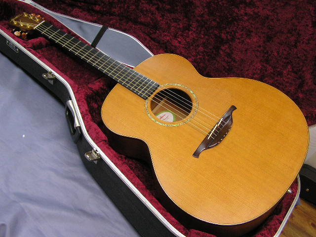 Lowden O-10 – 神戸ギターショップ B-West
