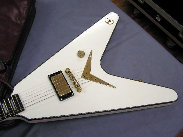 Dean V Custom (2019) - ヴィンテージホワイト