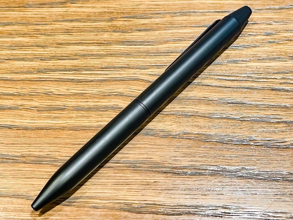 数量限定フルブラックのフリクションボールが規格外のカッコよさ