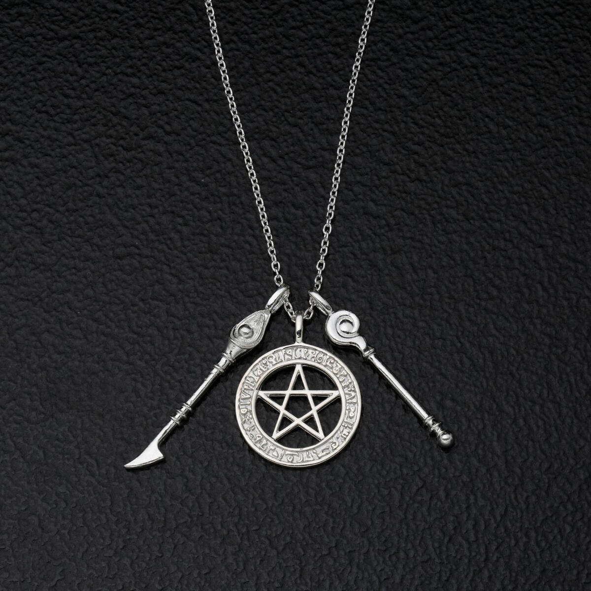 光の護封剣 シルバーペンダント 遊戯王 アクセサリー 遊☆戯☆王