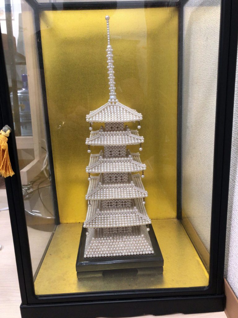 真珠 五重塔 模型 ガラスケース付き 真珠 五重塔 模型 ガラスケース付き