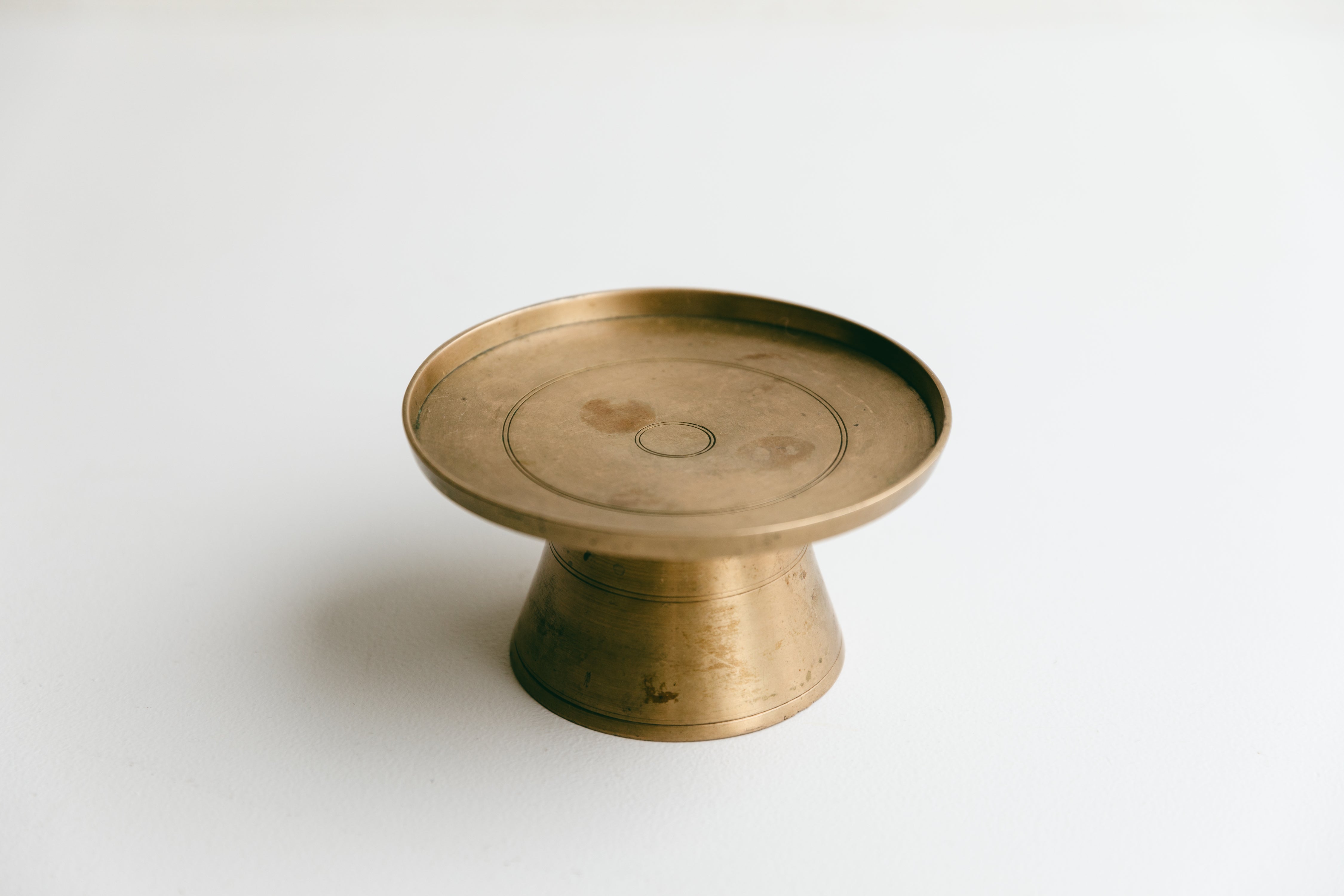 アンティーク品】李朝時代 真鍮製高台（0RK） – BAKEAT