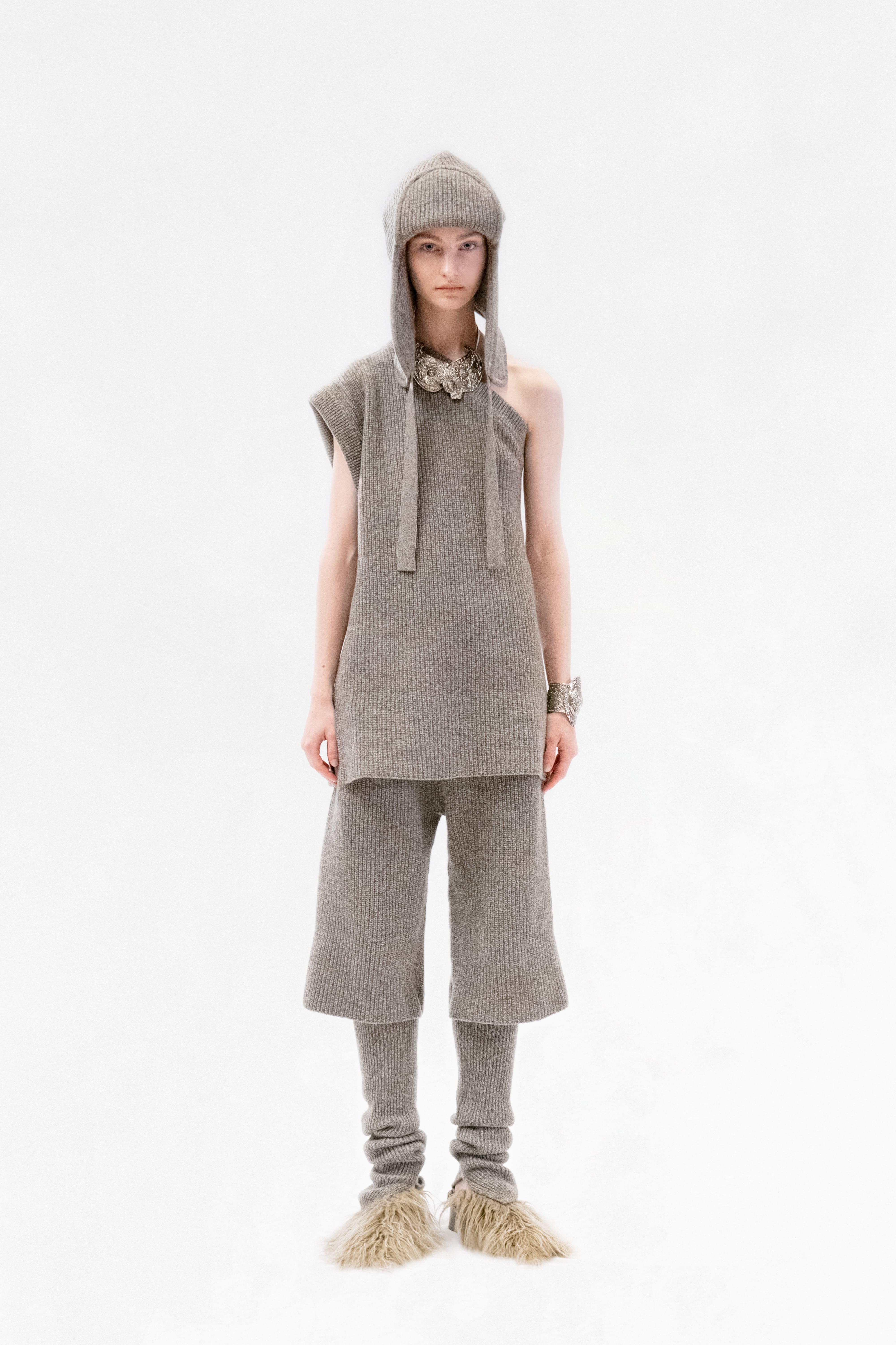 FUMIE TANAKA ear cover knit cap ベージュ J_O×FUMIE=TANAKA ear cover knit cap【ベージュ】【レッド