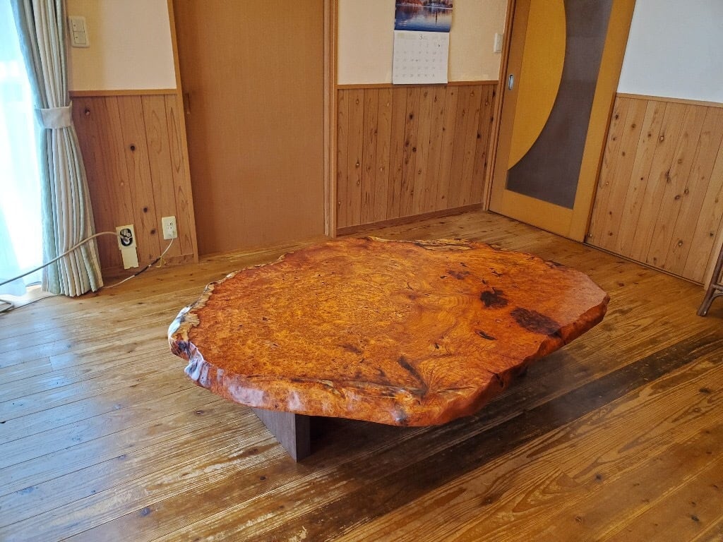 花梨か杉の木一枚板テーブル