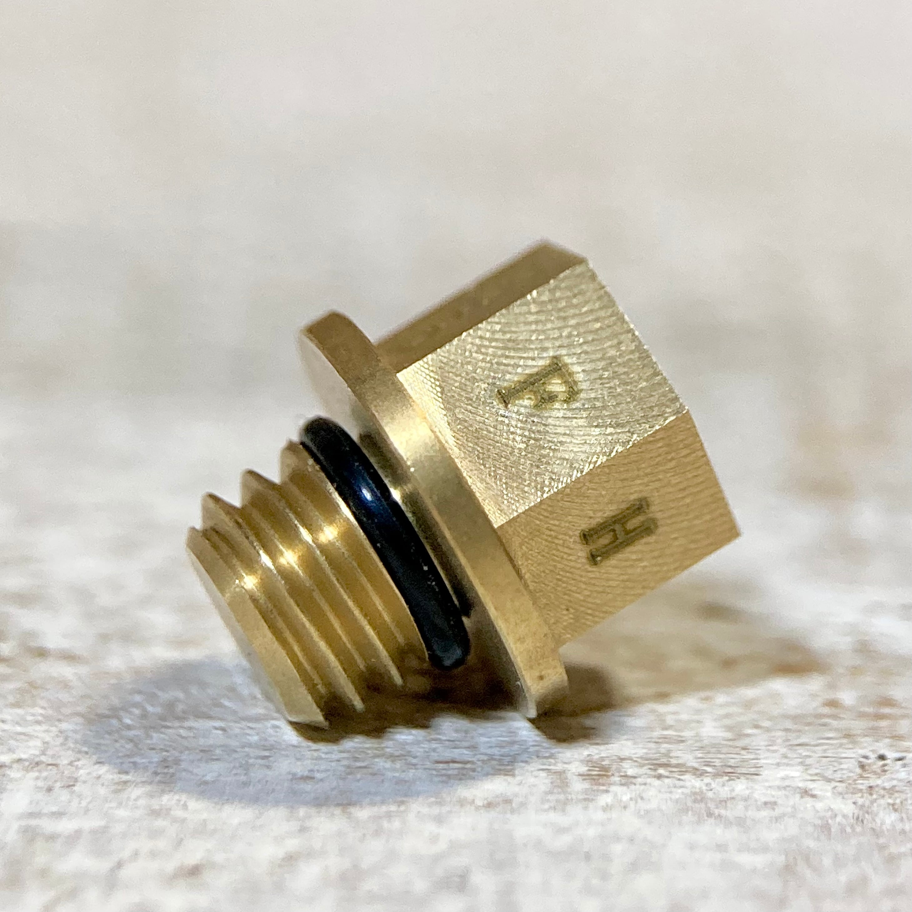 Schicksal 硬度表示窓付き革軸芯ケースのこだわり | Schicksal 【即日