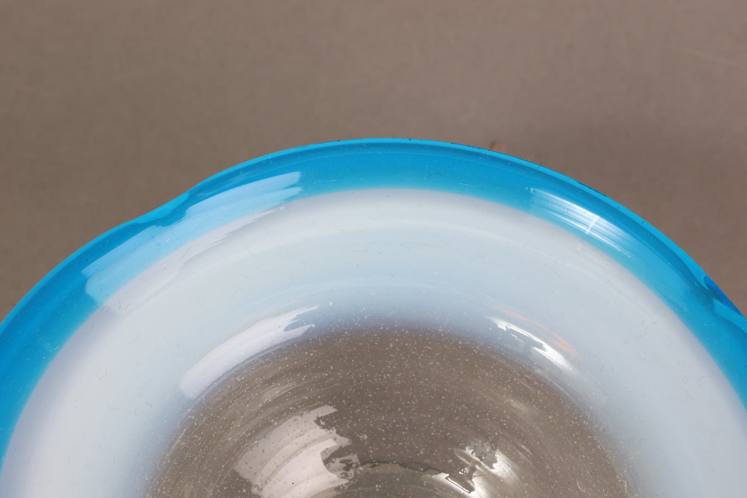 氷コップ① 乳白色 青縁 大正ガラス