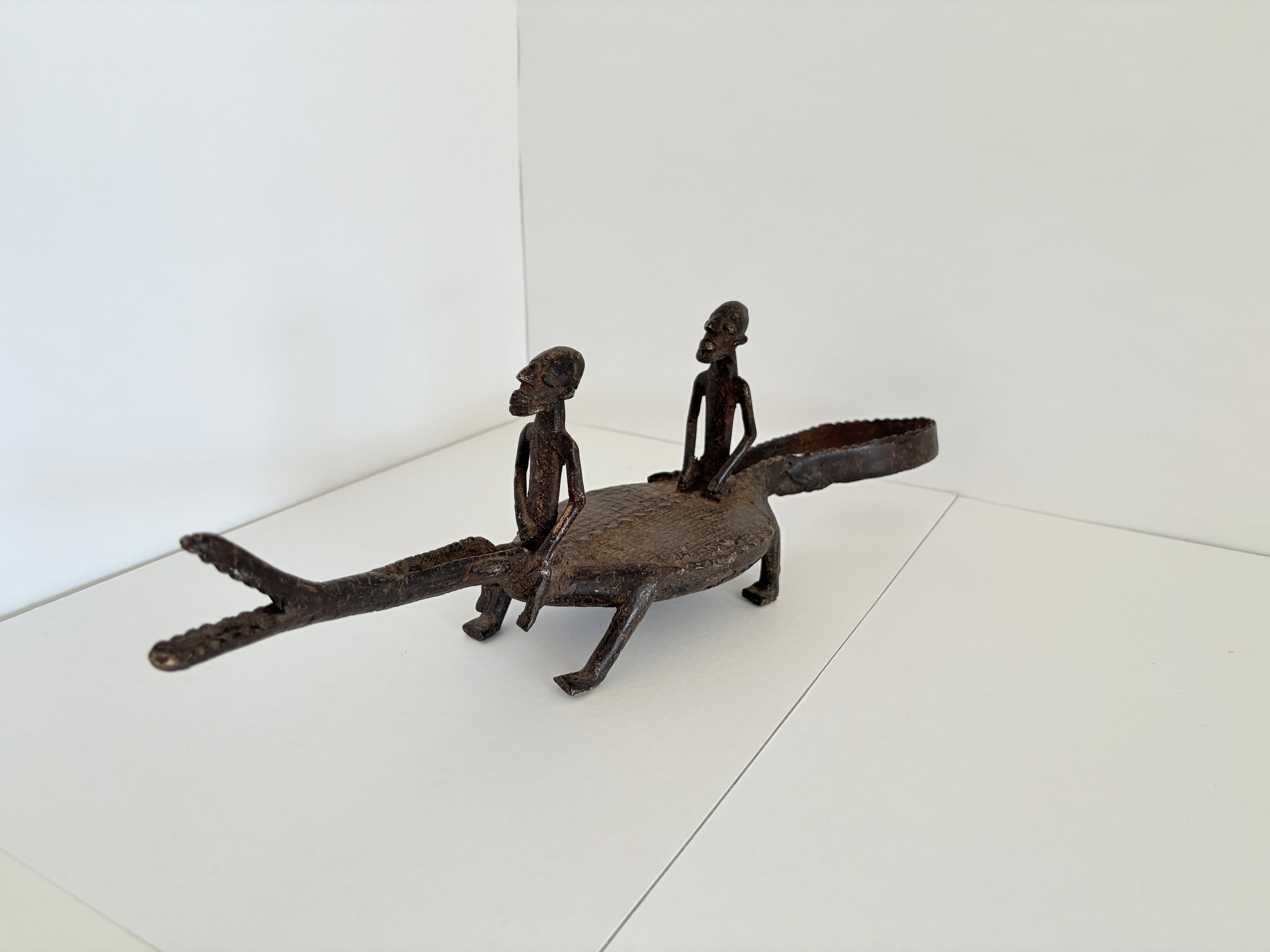 マリ共和国 ドゴン族 ブロンズ製 ワニの置物 2人 | wouet