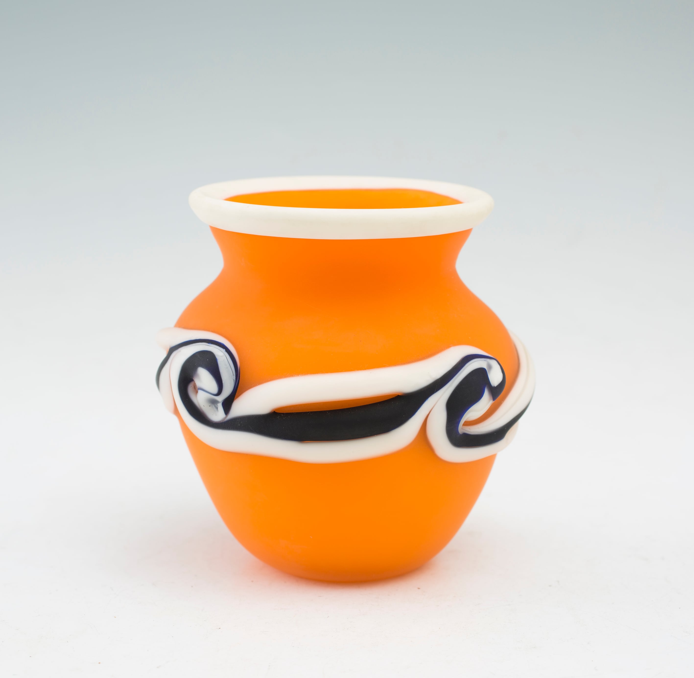 ガラス飾り壺 岩田久利 硝子 壺 花瓶 花器 インテリア オブジェ 置物