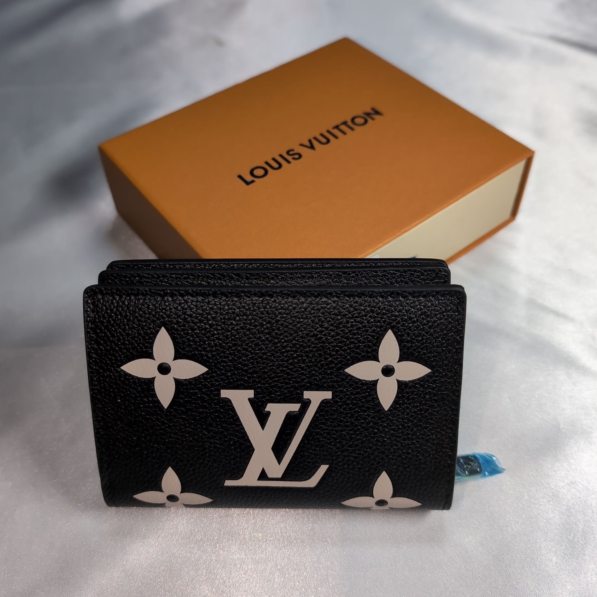 ルイヴィトン 二つ折り財布 ポルトフォイユ・クレア ブラック×ベージュ