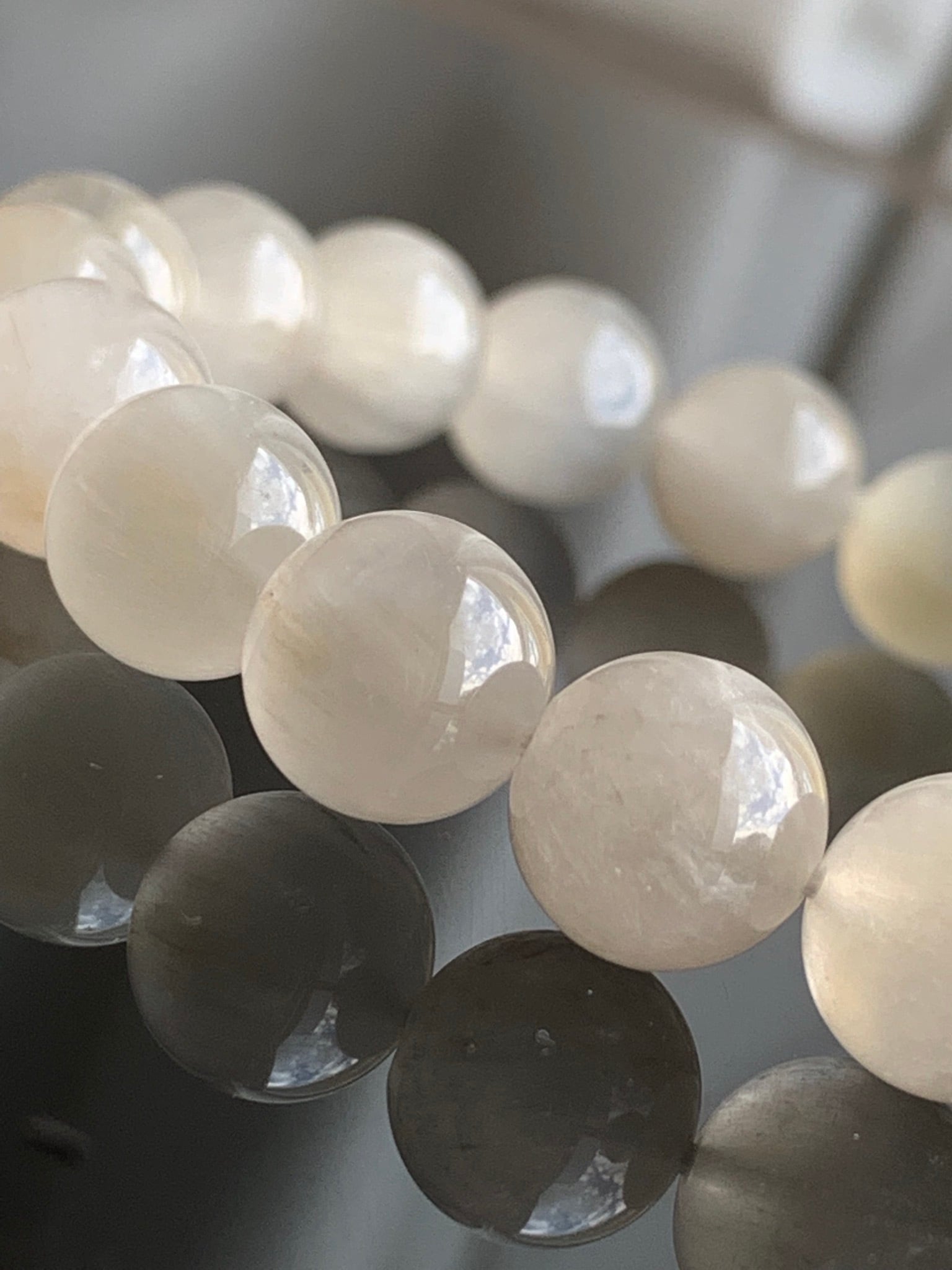 アンティークグラス オペーク（乳白色）ツイストステム ゴブレット