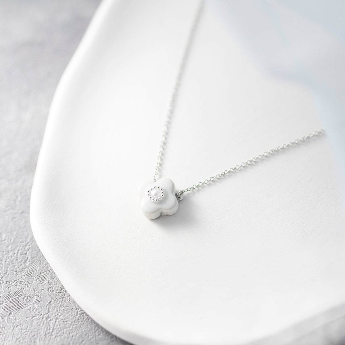 美濃焼陶器 小花 パール ネックレス｜月白 | MIKELO（ミケロ）｜陶器