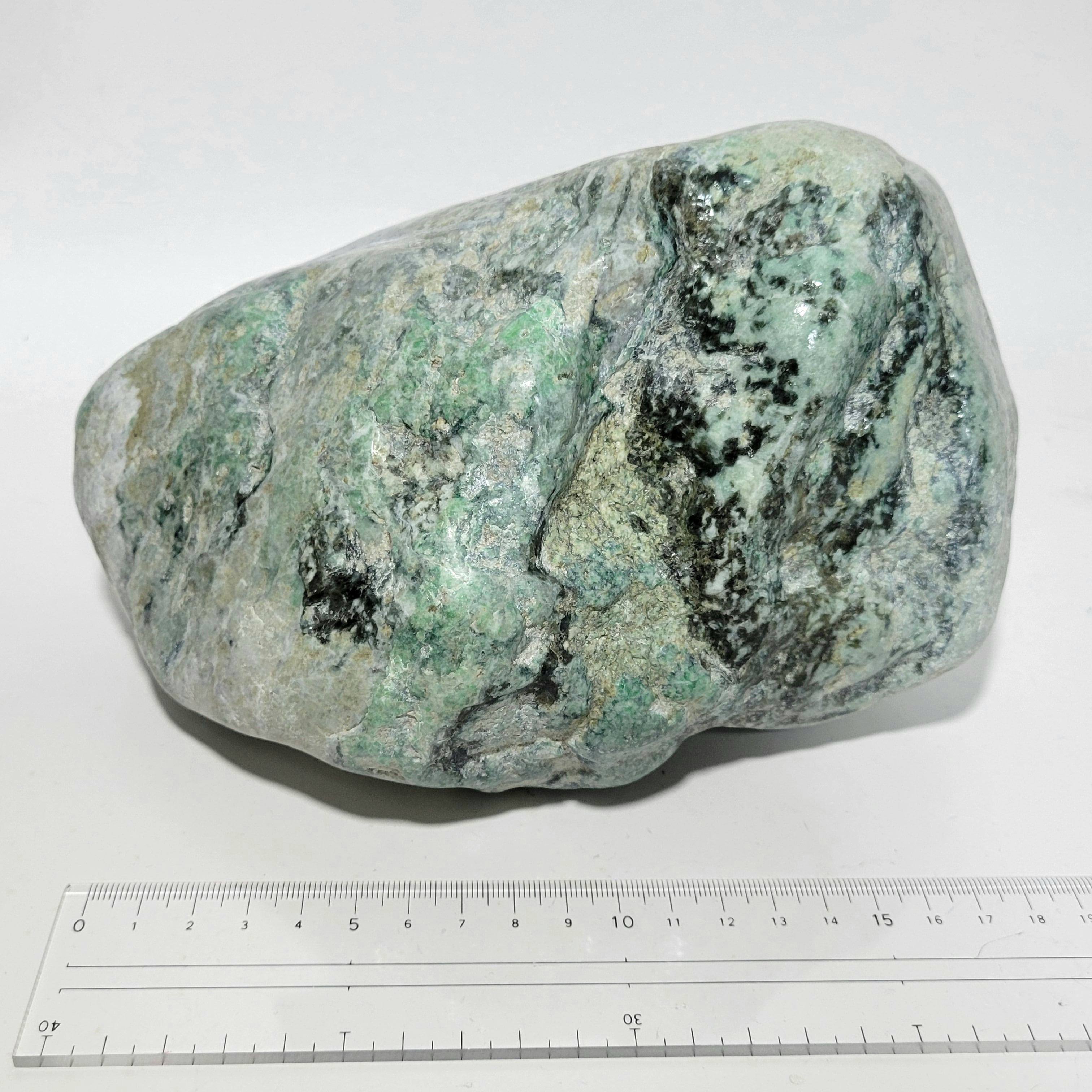 ☆翡翠原石☆糸魚川硬玉【小滝・転石川ズレ・ウブ17.65kg】