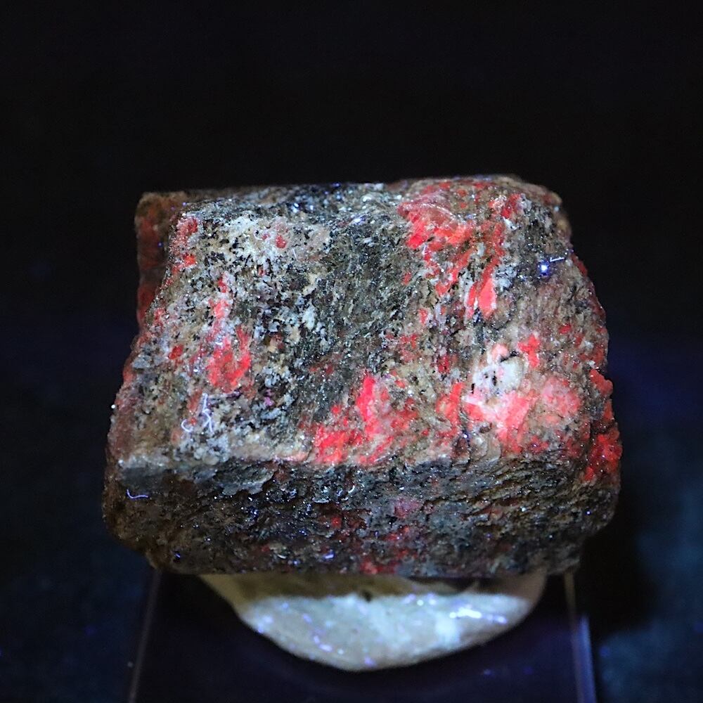 カリフォルア産 コランダム ルビー サファイア 原石 20.8g CRD113 鉱物