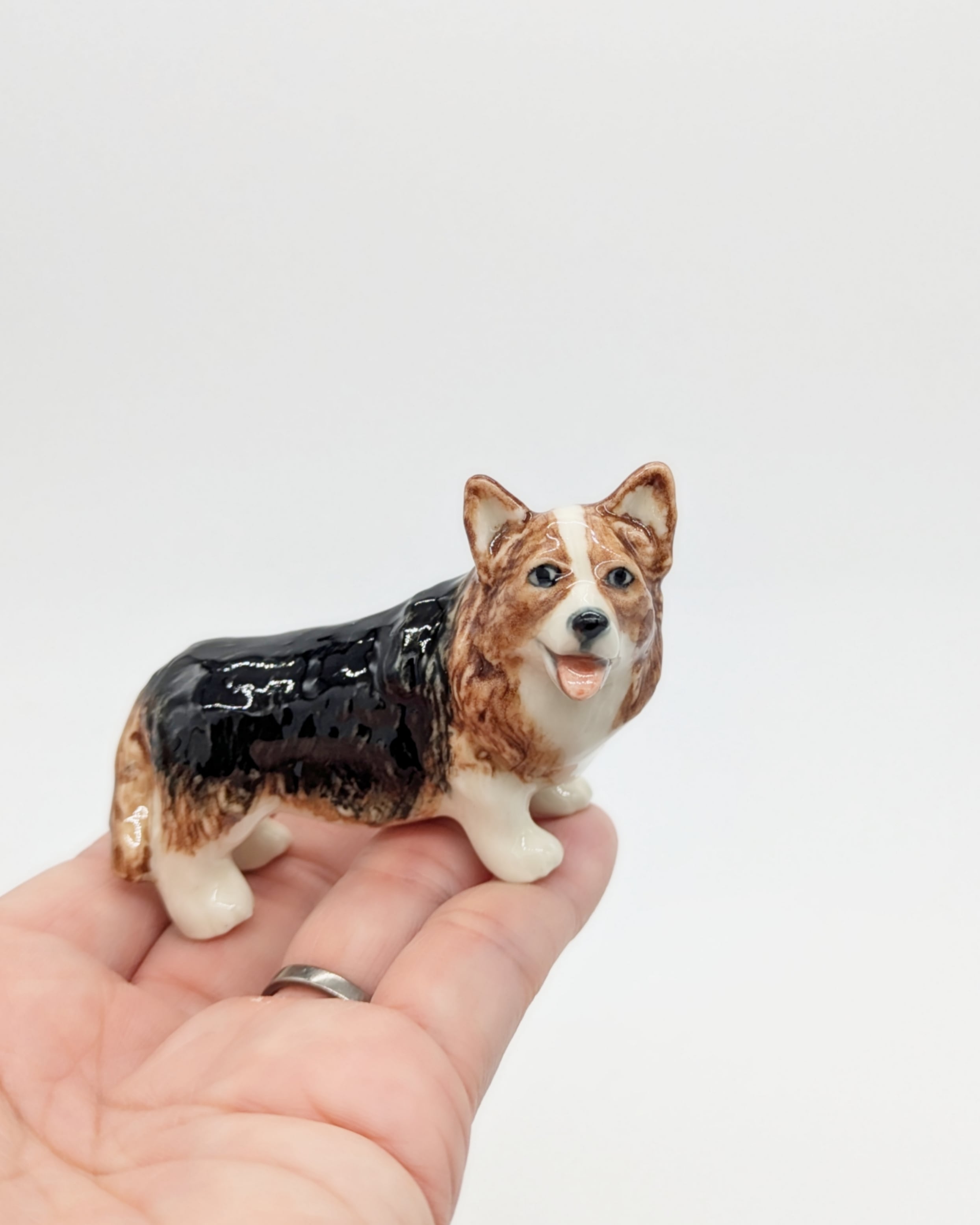 ミニチュア陶器】 Corgi | hitotonari -animal collecter's shop-