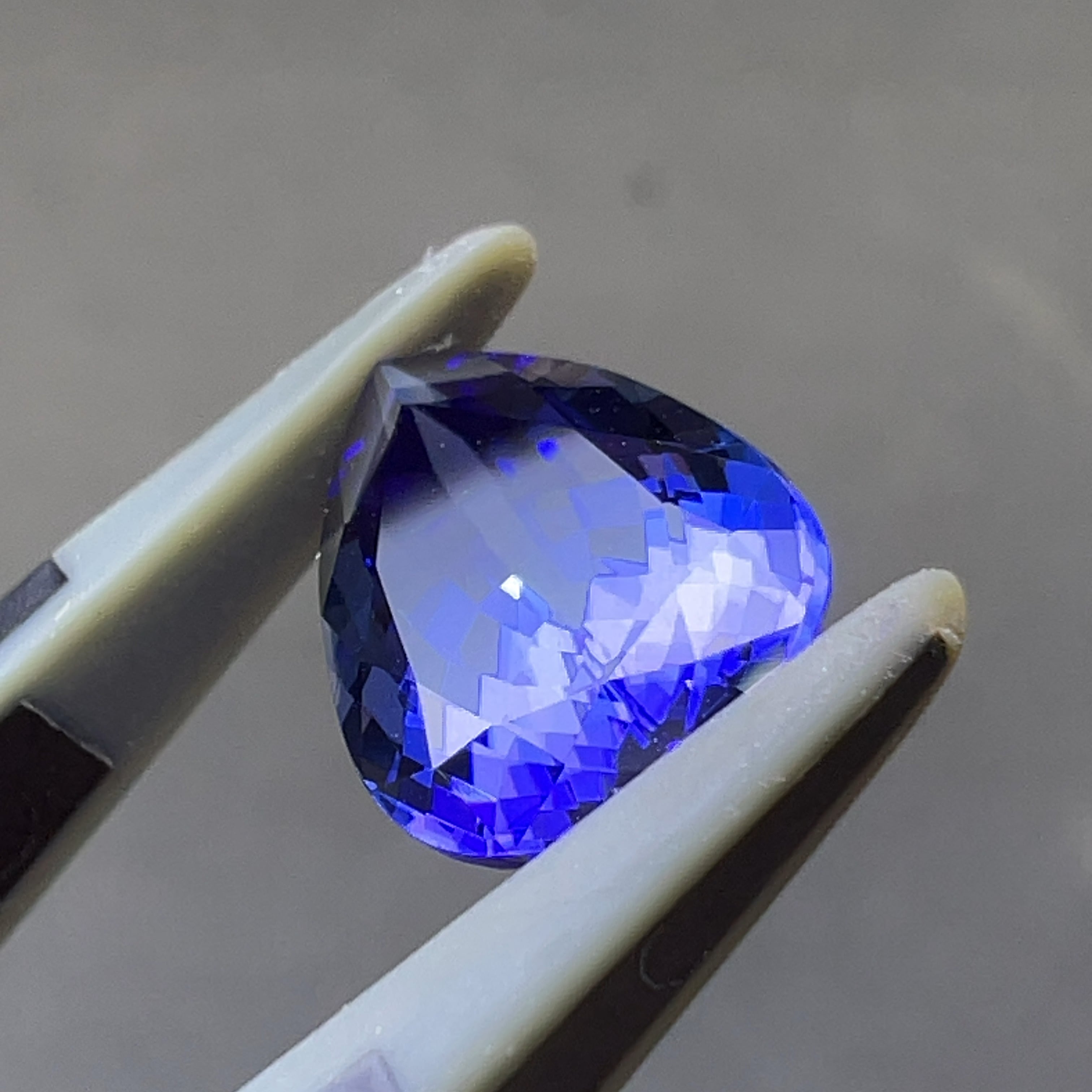 タンザナイト 4.49ct 13.11mm×8.56mm ペアシェイプ ルース トップ