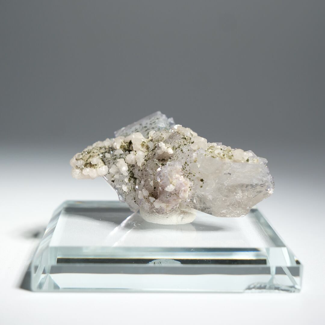 ヤオガンシャン産「白緑色」「ミントグリーン」多数鉱物共生フローライト