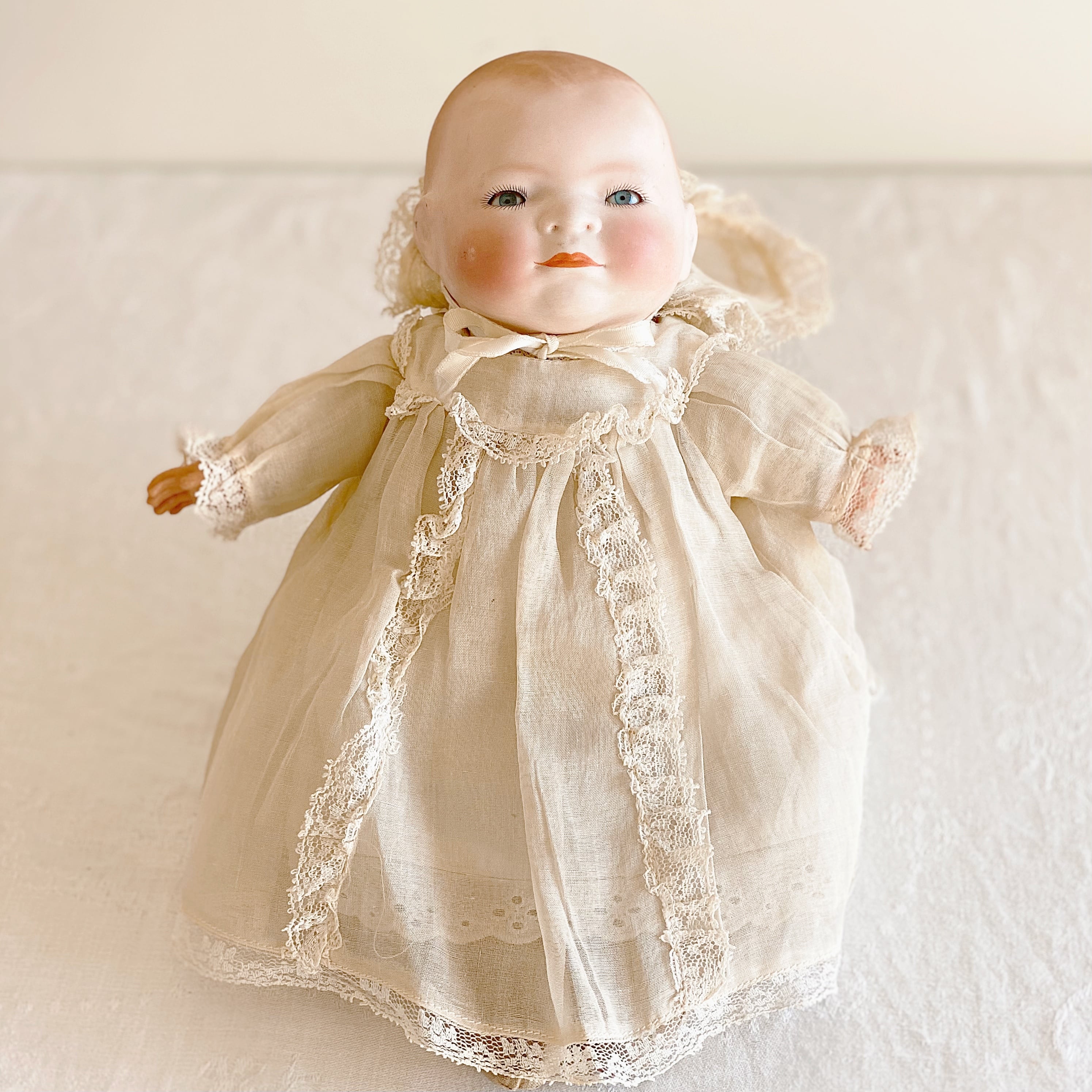 オーガンジードレスを纏った ベビー ドール 人形 （フランス） | ぽわ