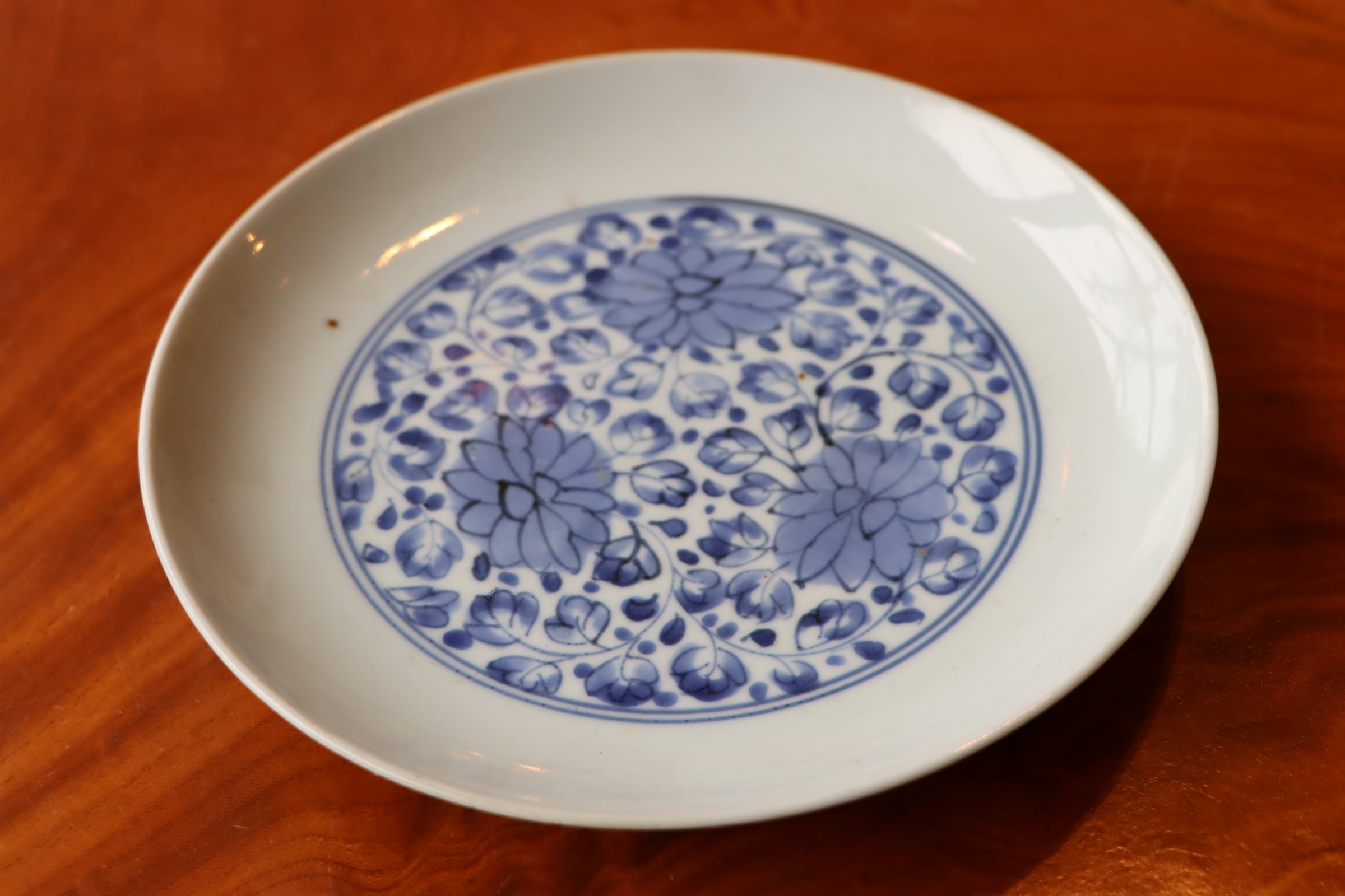 七寸 古伊万里 染付 花唐草文 中皿 | (有)新原美術