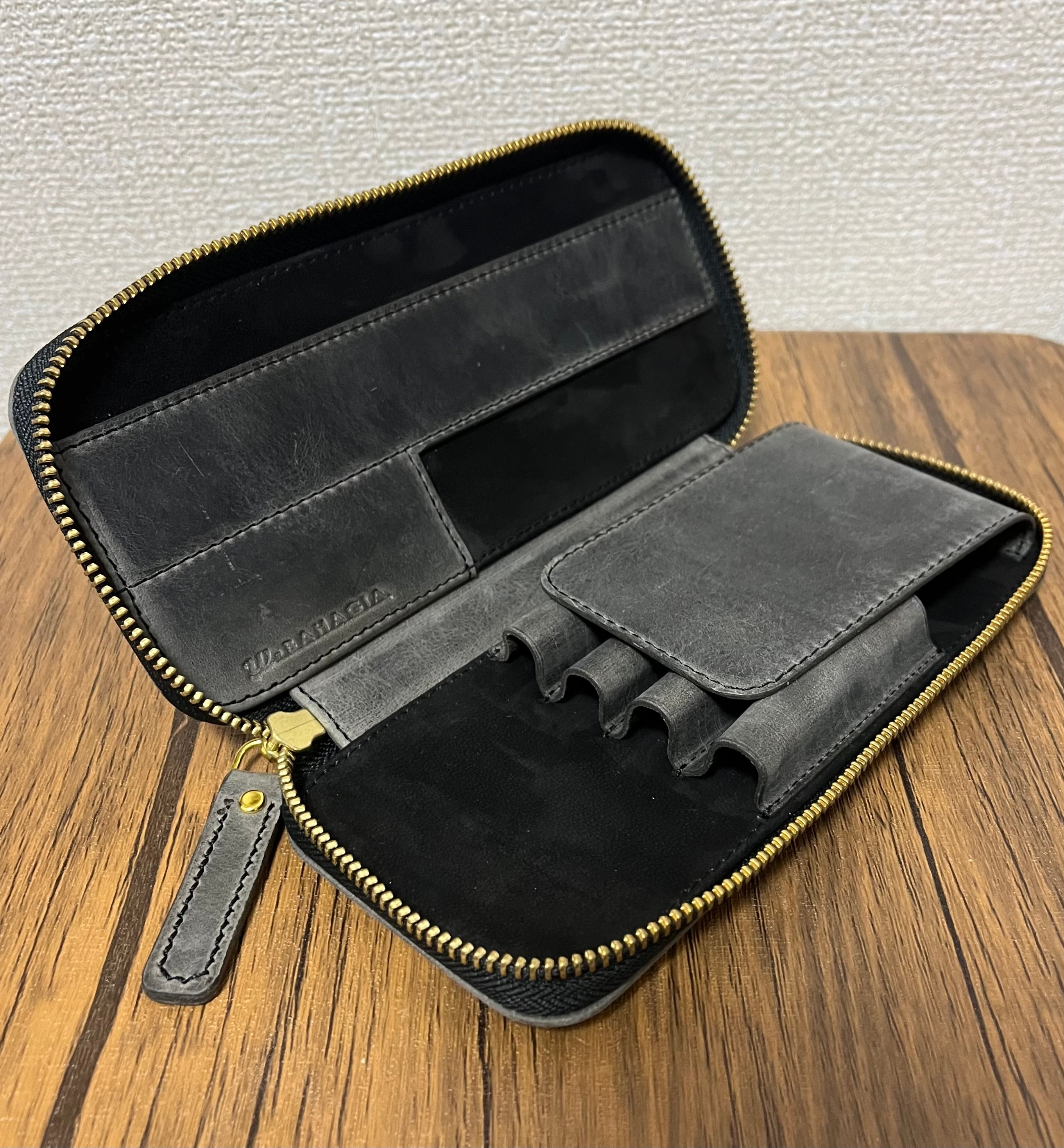 バハギア ペンケース ラウンドジップ型 クレイジーホース Italy ダーク