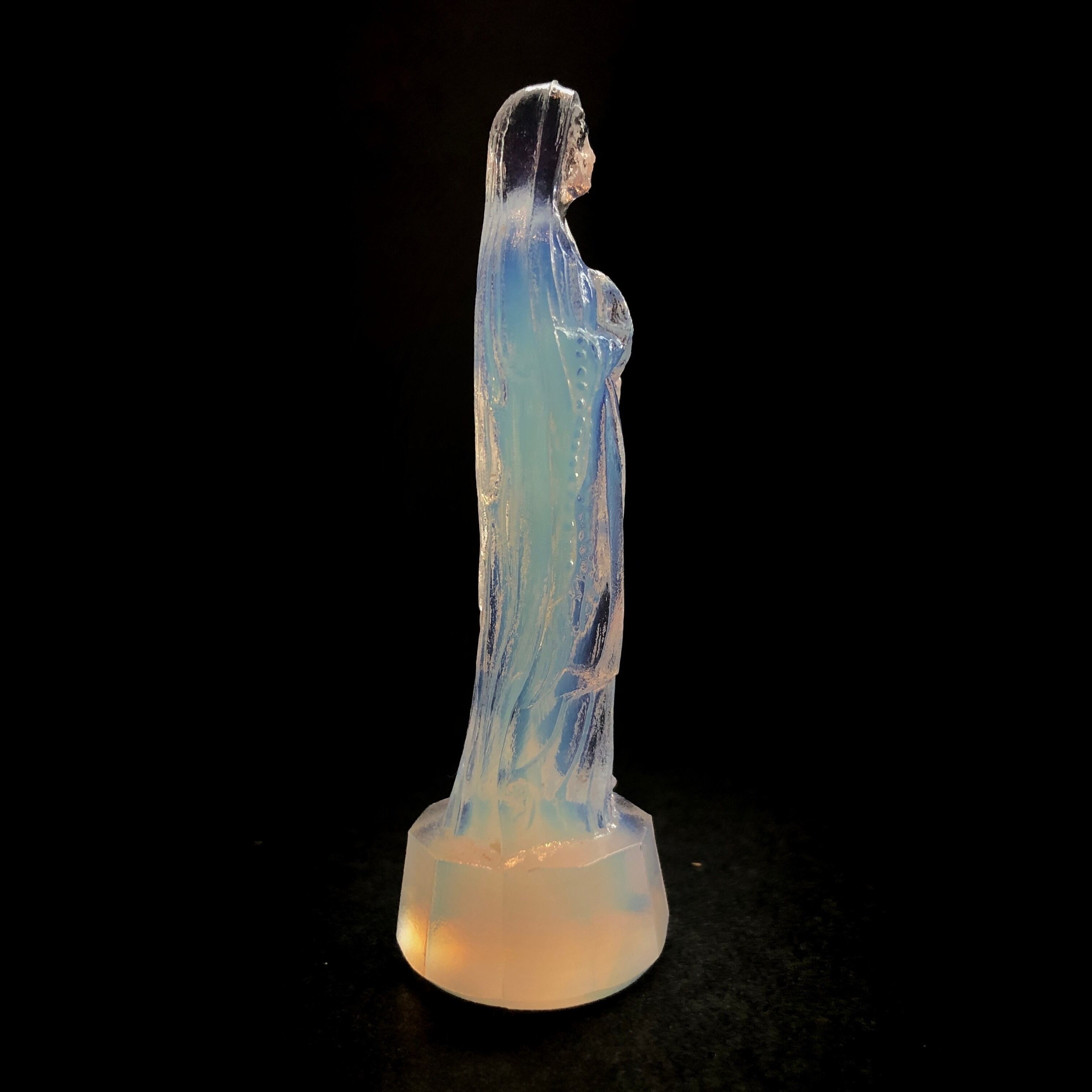 オパールセントガラスのマリア像（オクトゴナル） | メルキュール骨董店