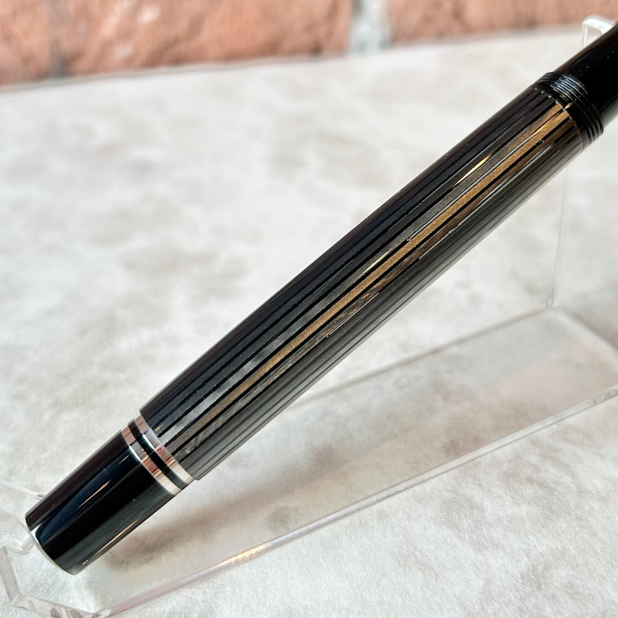 ペリカン万年筆「スーベレーンM405 ブラックストライプ 」／字幅F＆M