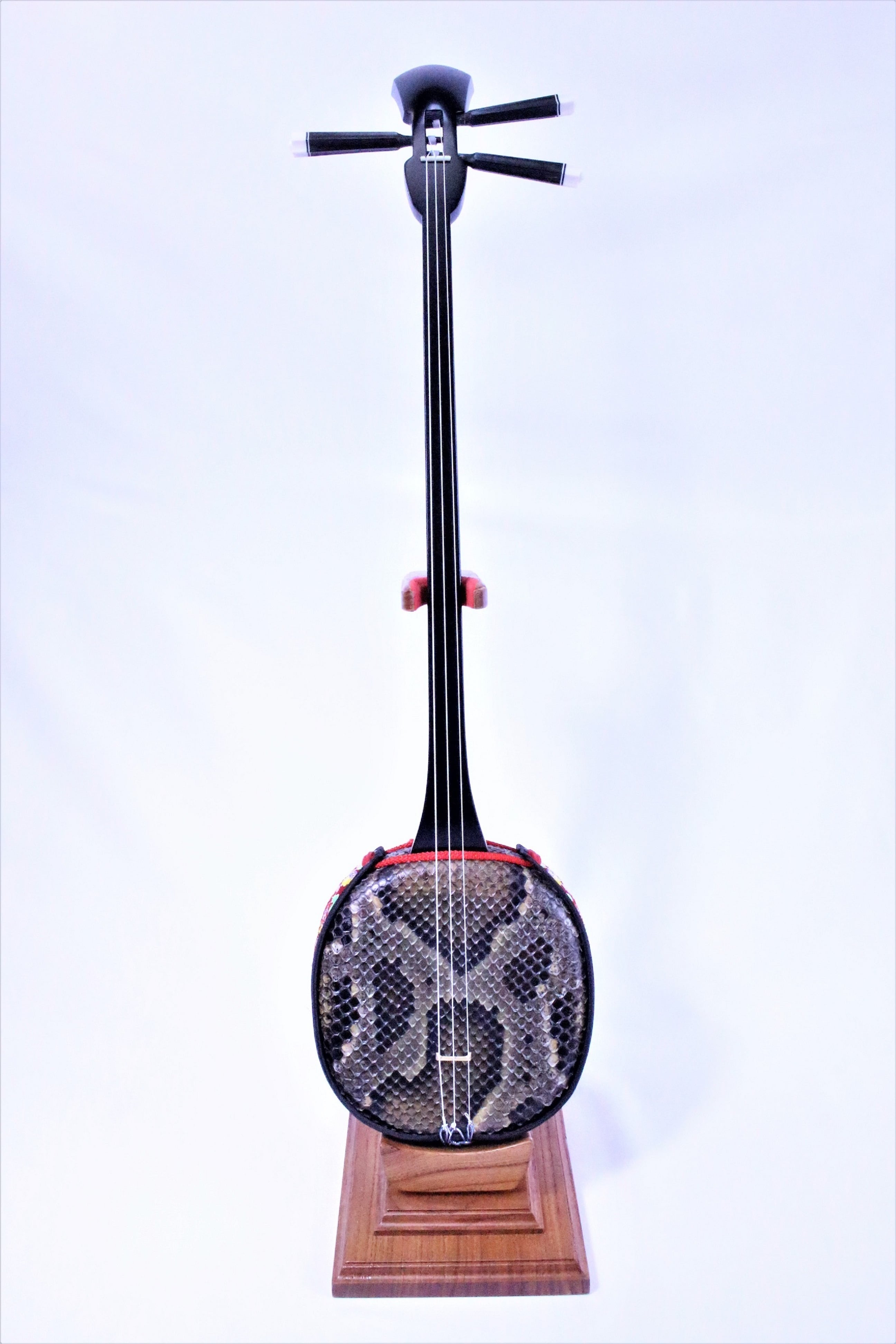 ② 沖縄三線 本蛇革 ケース付き 初心者 入門 蛇皮 本革 Amazon.co.jp