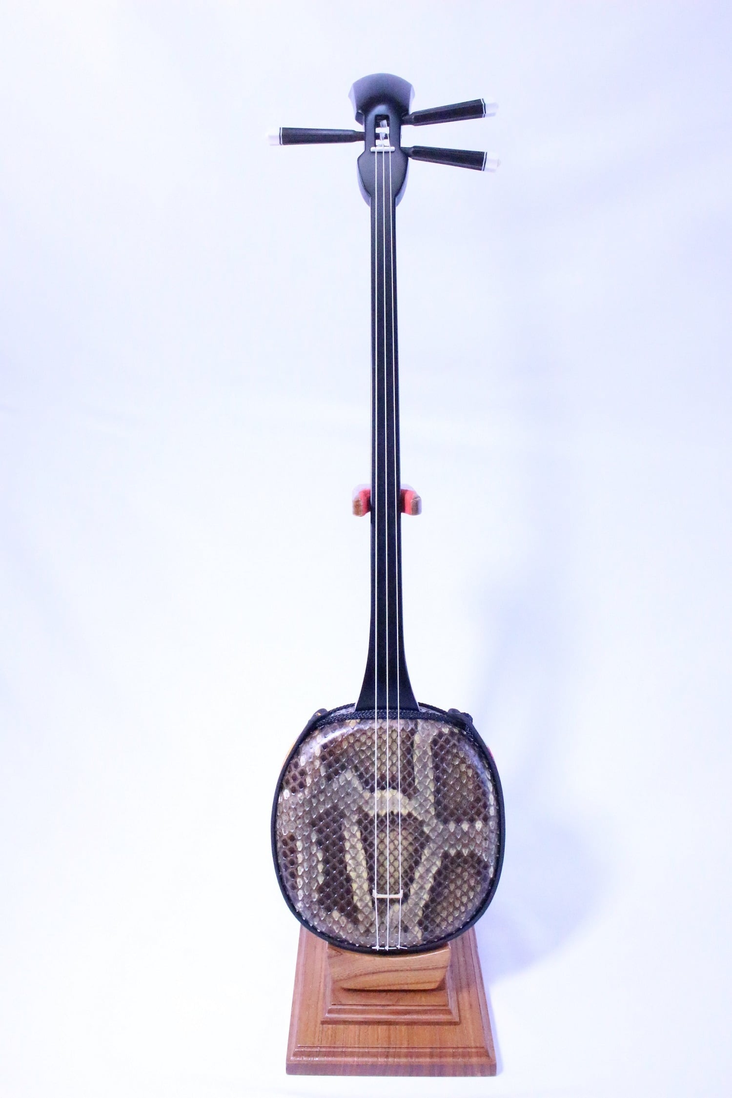 三線 人工蛇革 ケース付き 沖縄三線 蛇本皮 セミハードケース、バチ