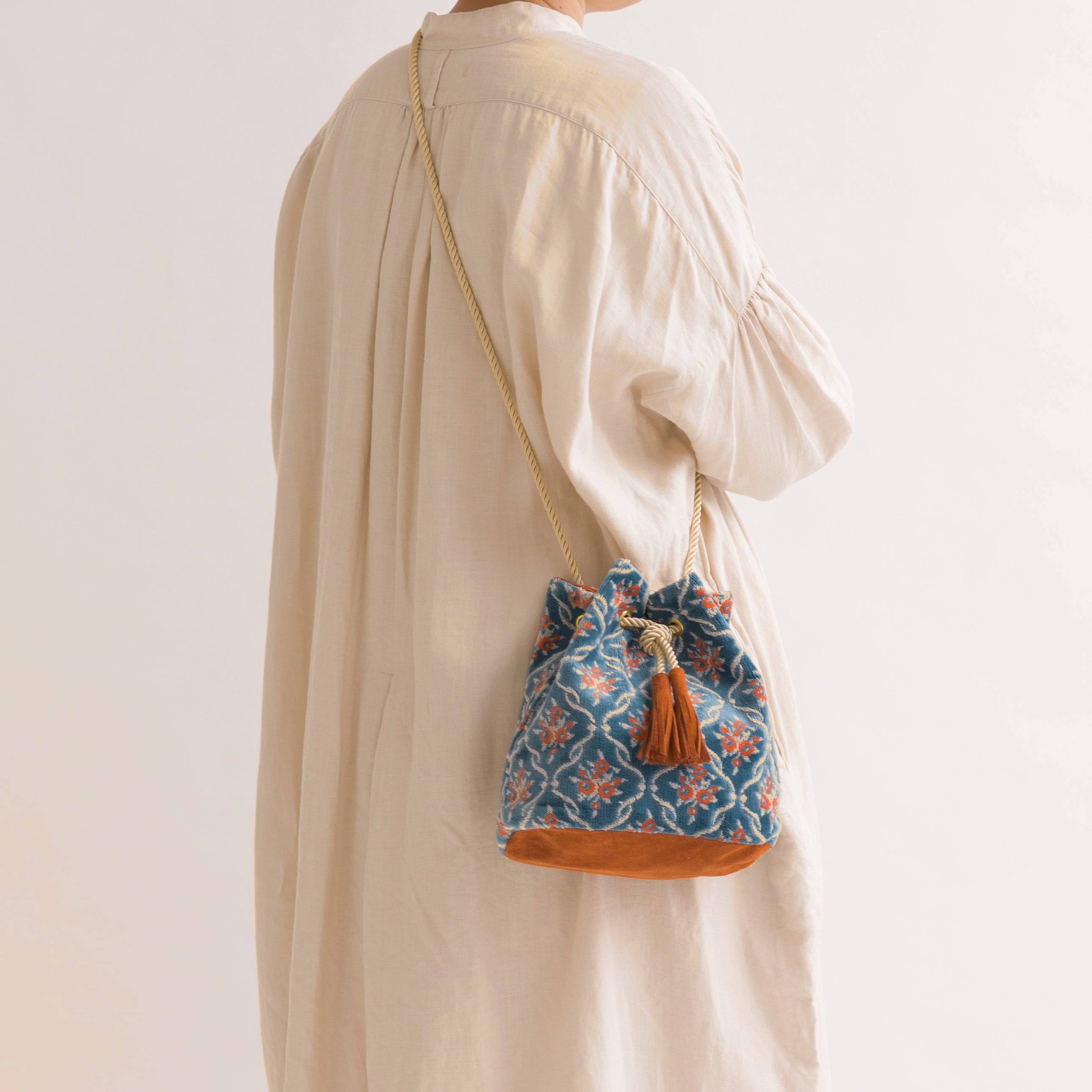 金華山巾着 ＜水色オレンジの花格子＞ | PUPU LAUKKU ププラウック