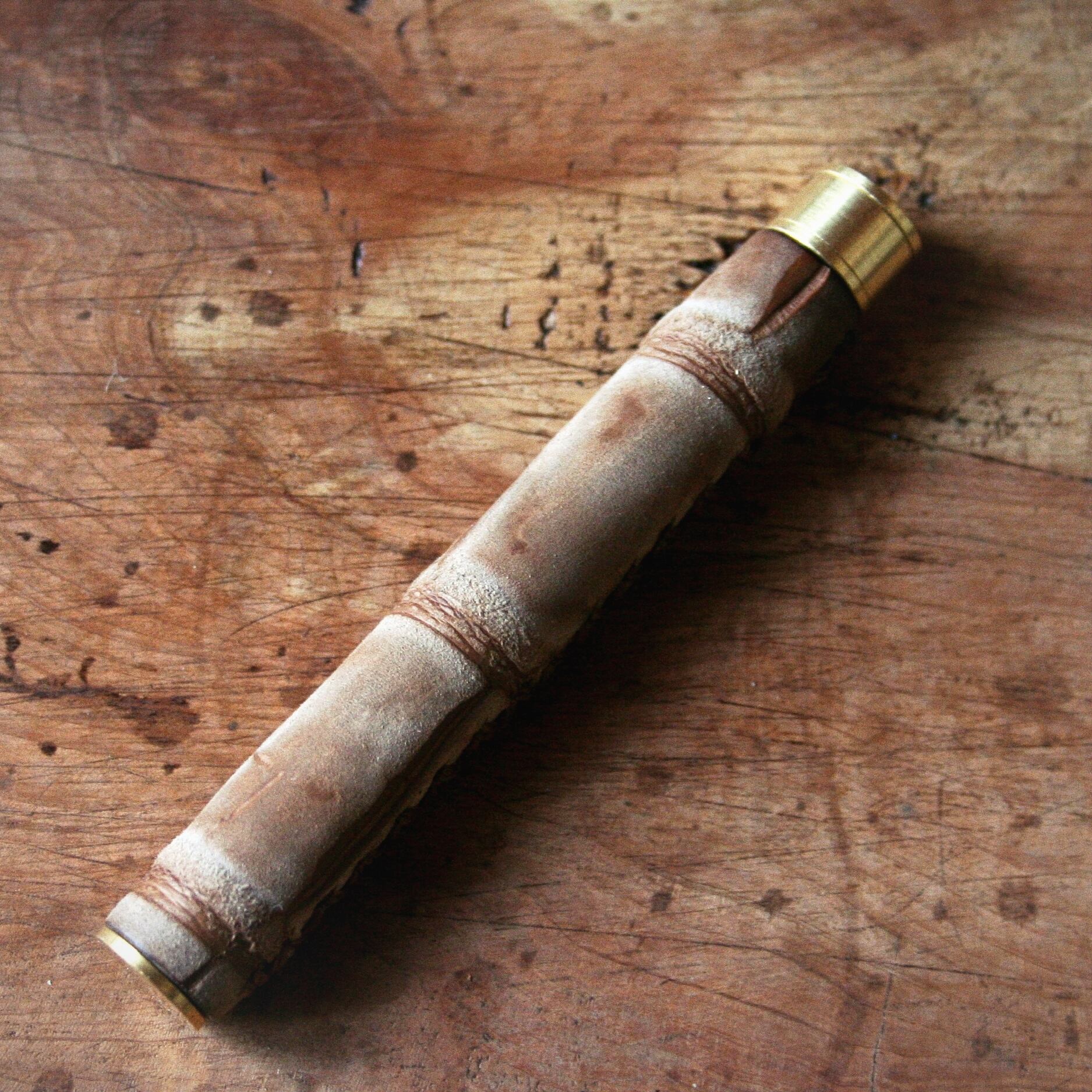 Schickal シックザール 真鍮金具糠焼き加工済み クロコダイルベージュ