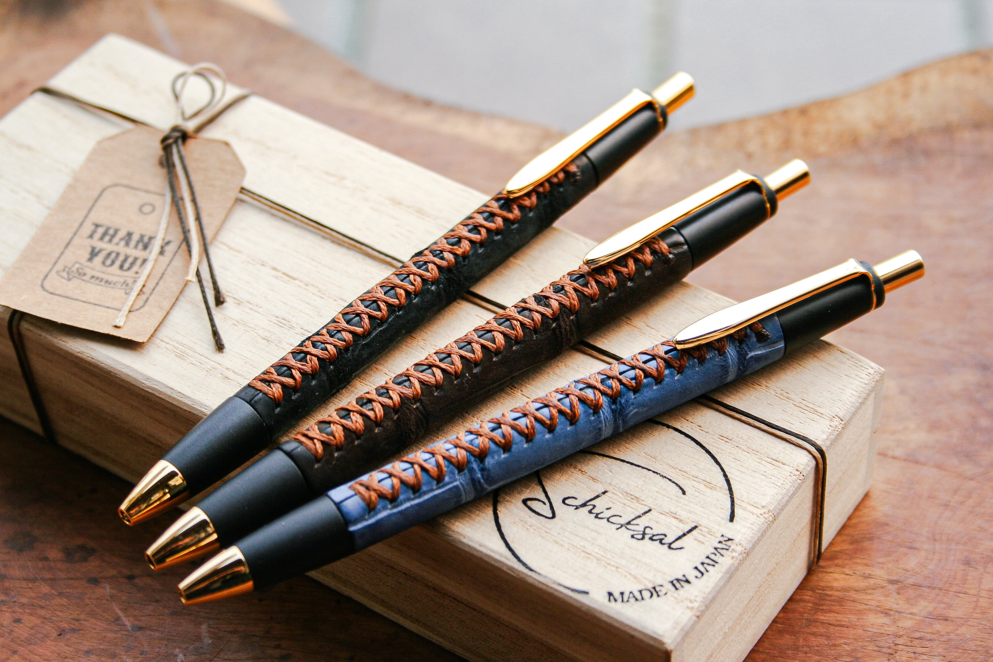 ☆不定期販売☆ 革軸ペン【クロコダイル ヌバック ブルー】 | Schicksal