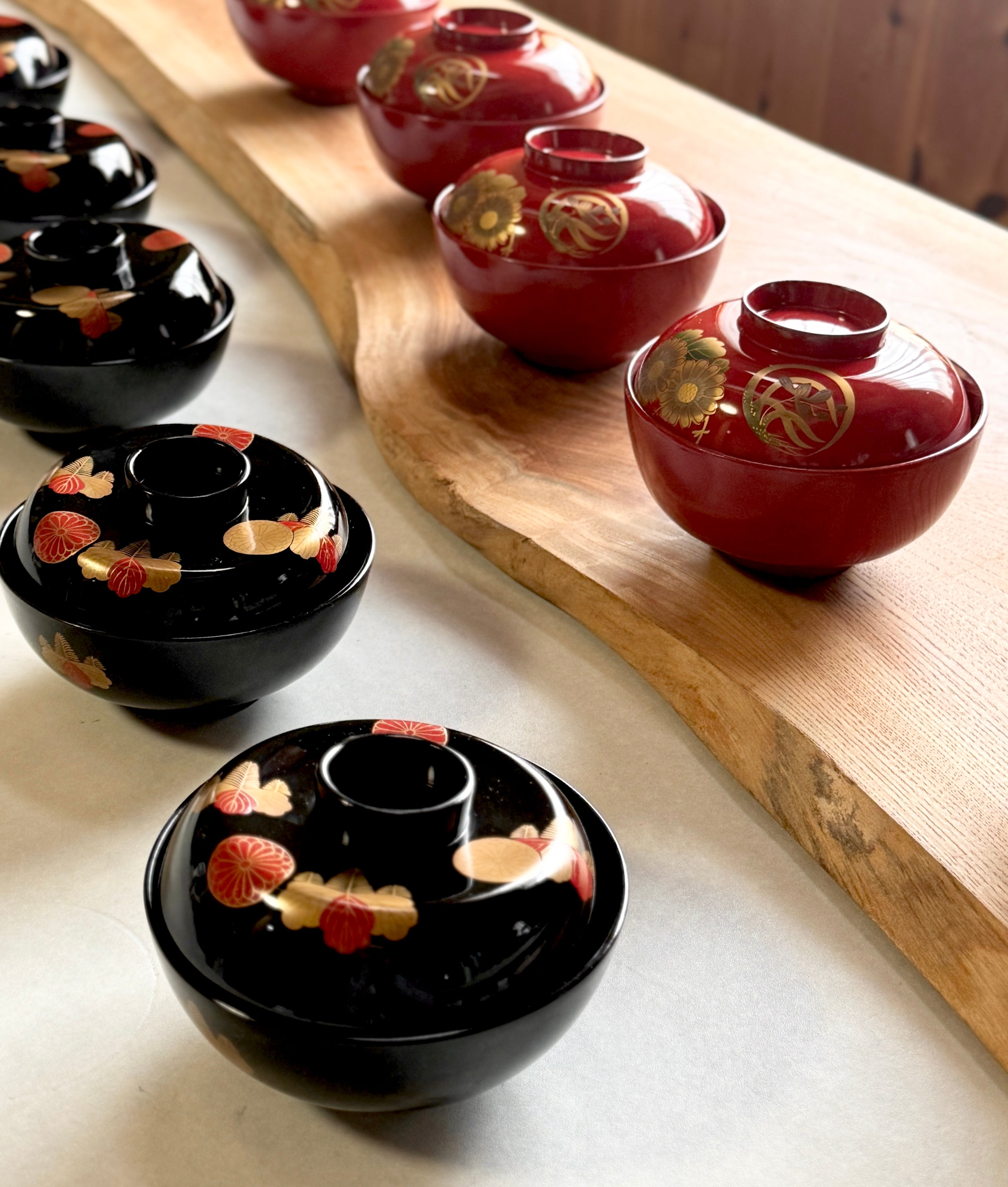 黒漆金蒔絵椀（くろうるしきんまきえわん） 菊桐文 木製蓋付き椀 明治