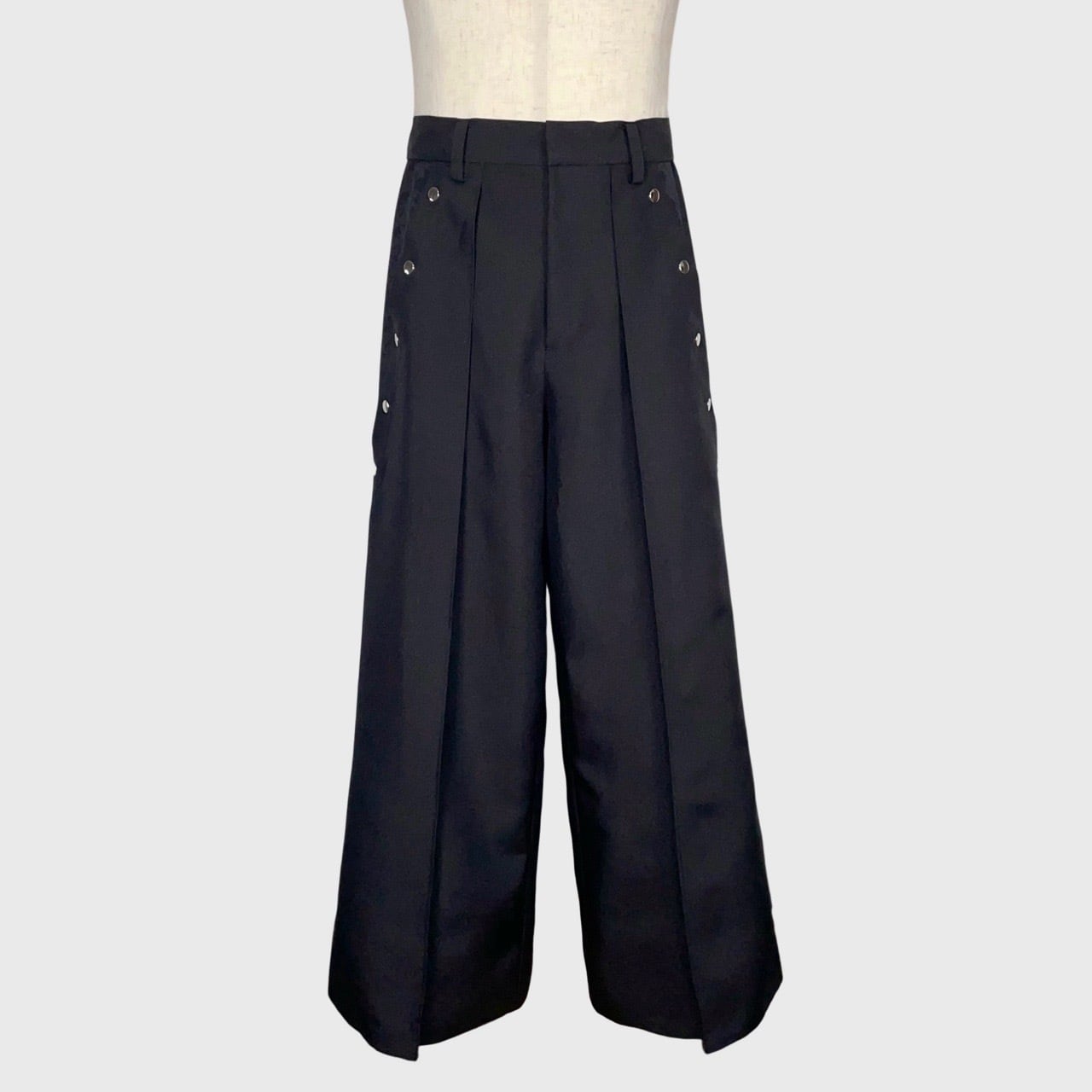 袴風脇開きパンツ Hakama wide-legged pants with buttoned side