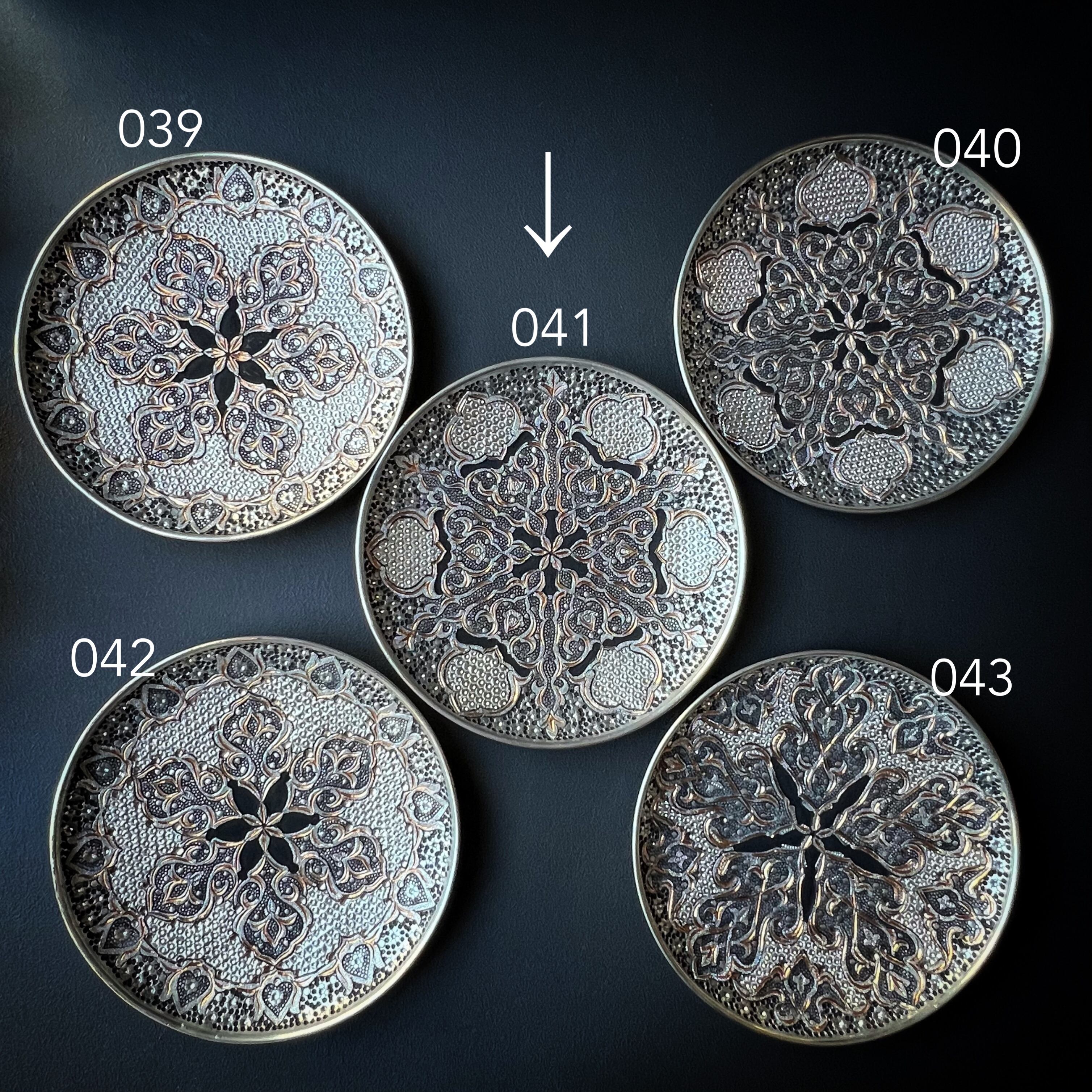 希少ペルシャ風鉄造彫金皿伝統工芸アンティーク