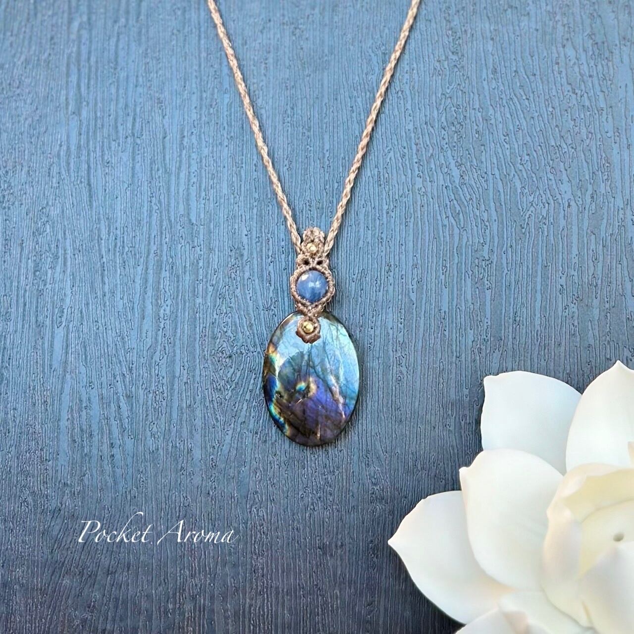 紅景』アンデシンドロップと水晶のマクラメペンダントネックレス