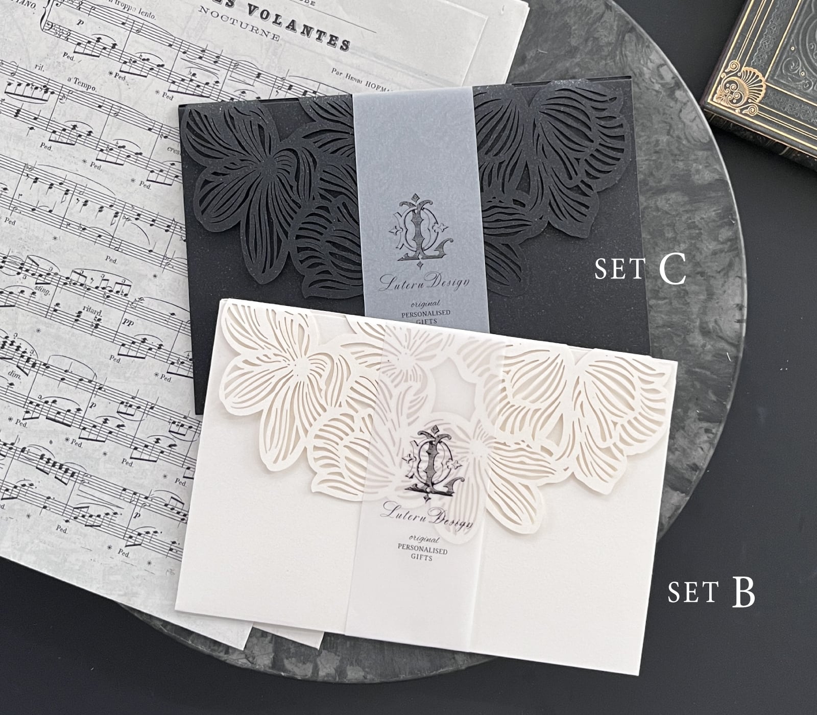 繊細なレースのエンベロープ・レターセット。ウェディング招待状